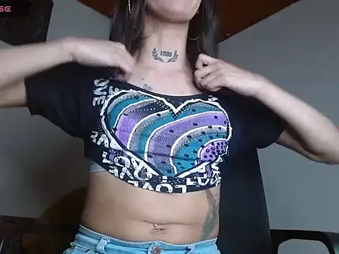 Scarlett_crastrawberry live cam on StripChat