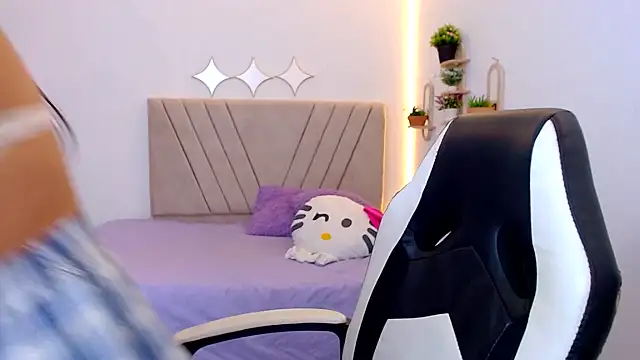zara_cute (F teen) - show tits