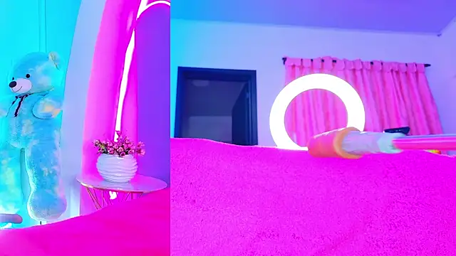 NathaxaLeans webcam
