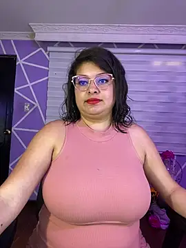 MiiaaJoness webcam