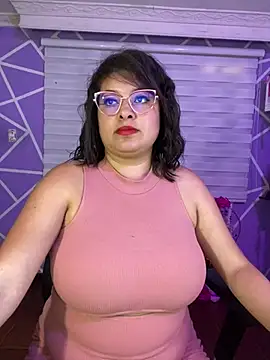 MiiaaJoness webcam