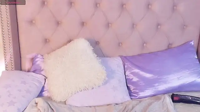 vintoria_cherry live cam on StripChat