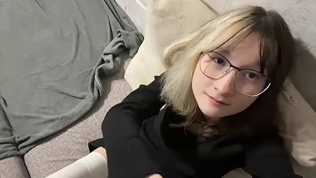 Lilfain_baby live cam on StripChat