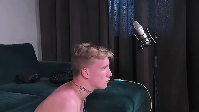 SweetBoyAlexx webcam