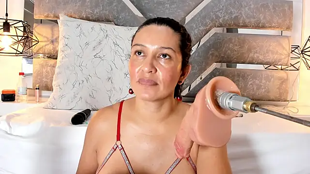 Slut_Milf_ live cam on StripChat