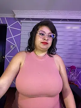 MiiaaJoness live cam on StripChat