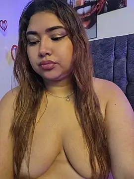Watch CurvyLolaX live on EroticFlix - High definition streams