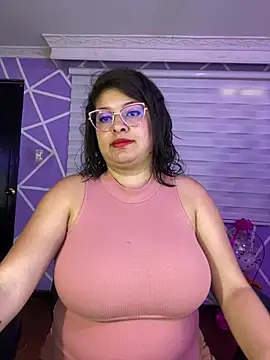 MiiaaJoness webcam