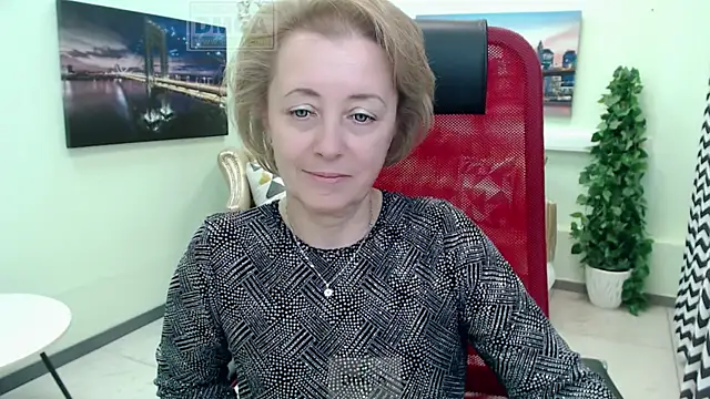 MONA_W live cam on StripChat
