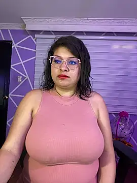 MiiaaJoness webcam