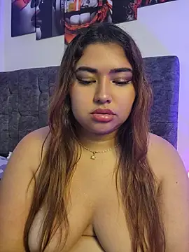CurvyLolaX webcam