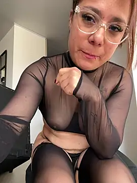 Pretty__Milf webcam