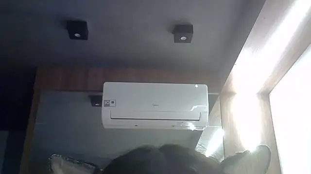 SkinnyKitten live cam on StripChat