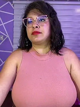 MiiaaJoness webcam