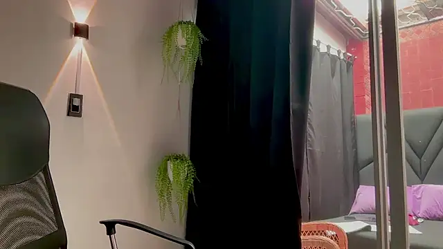 MarcellaGriffin live cam on StripChat
