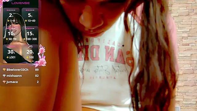 Sara-Smith- live cam on StripChat