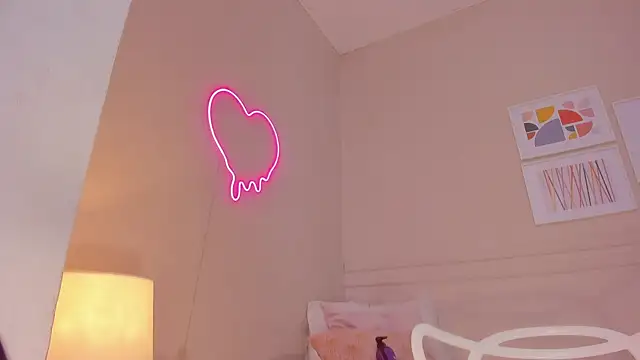 _lucia_18 live cam on StripChat