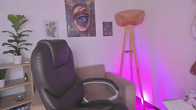 NaomiSaenz_ live cam on StripChat