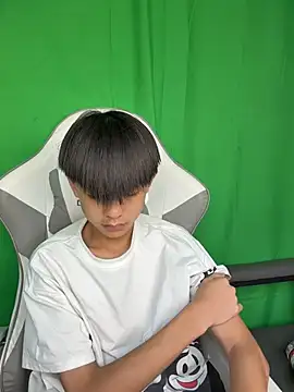 DD-101 live cam on StripChat