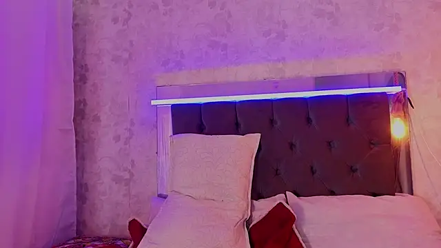 kathira_londres live cam on StripChat