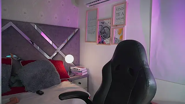 AlinnaJohnson webcam
