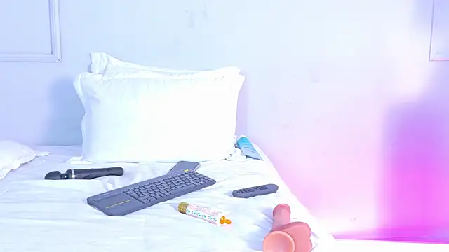 VioletBloomm webcam