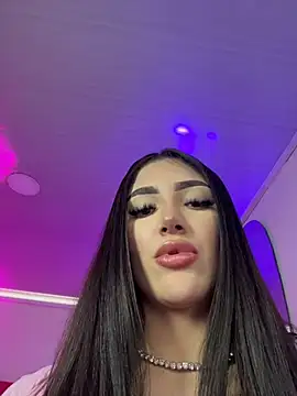 babyy_nicols_m live cam on StripChat