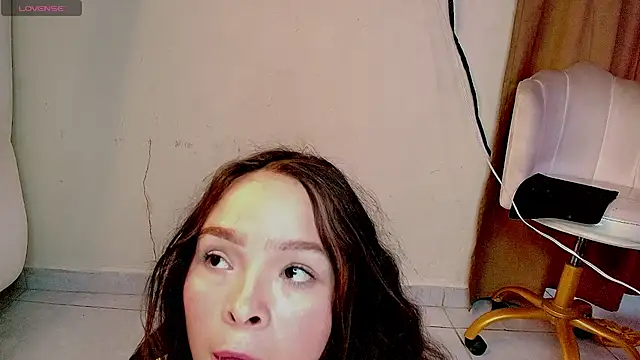 Nadine_Nassib webcam