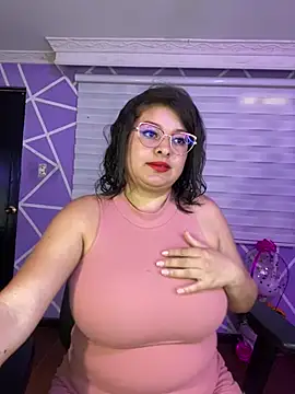 MiiaaJoness webcam