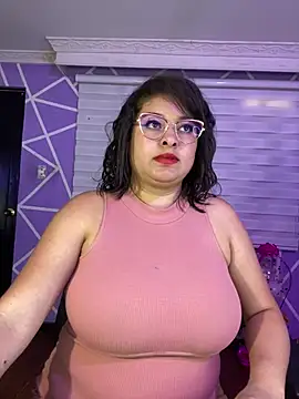 MiiaaJoness webcam