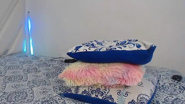 AlannaHarper live cam on StripChat