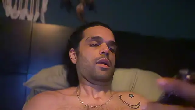 icebergslim281 live cam on StripChat