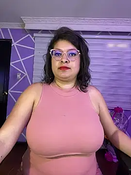 MiiaaJoness webcam