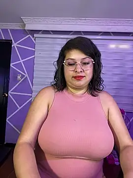 MiiaaJoness webcam