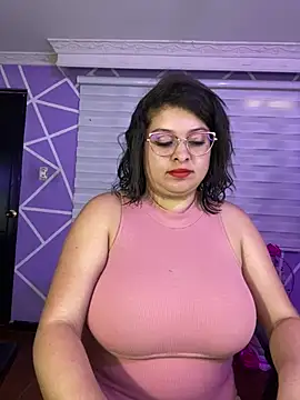 MiiaaJoness webcam