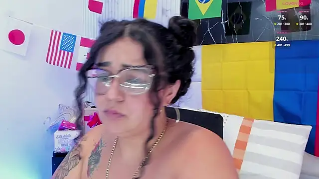 Reginavegaa live cam on StripChat