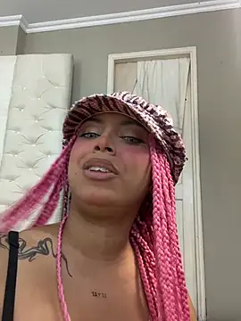 GiaRedd live cam on StripChat