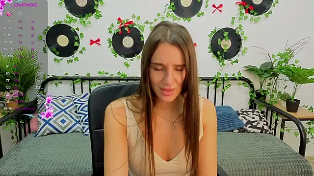 NicoleWells22 live cam on StripChat