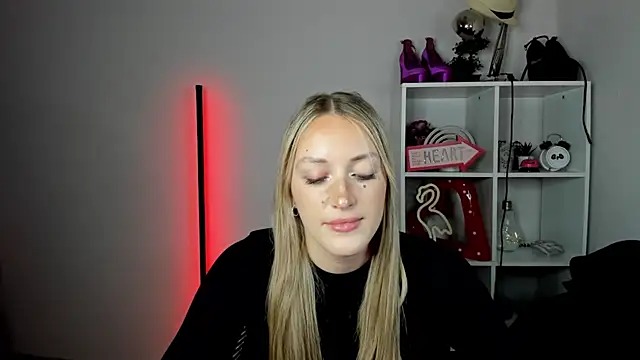 EvelynBlond webcam