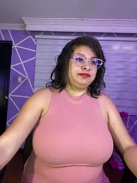 MiiaaJoness webcam