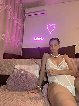 Sabrinedivinee live cam on StripChat