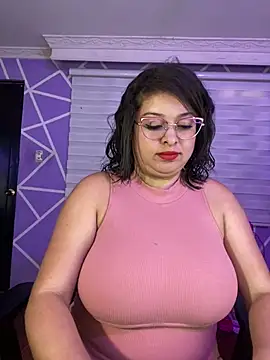 MiiaaJoness webcam