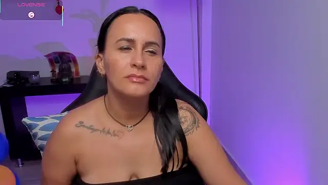 Sara_Charmy webcam
