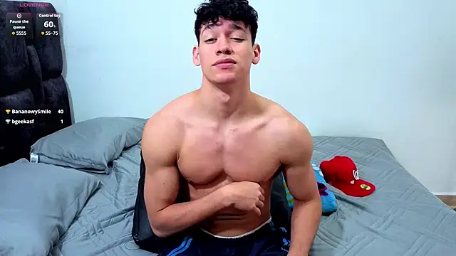 Luke_Muscle webcam