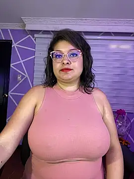 MiiaaJoness webcam