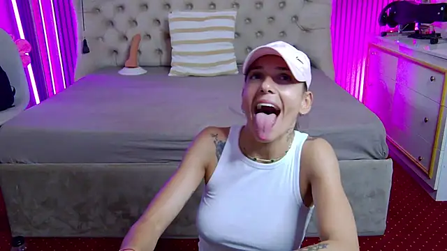 PlayfulShow webcam
