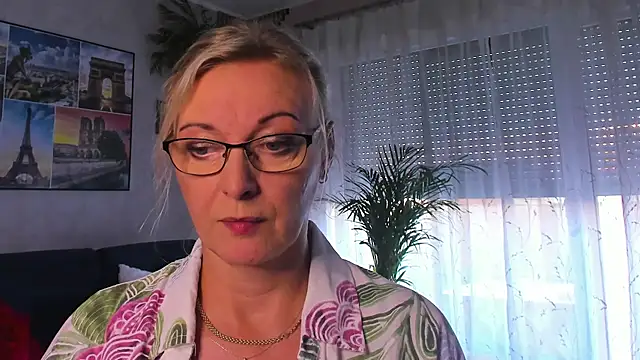 Watch vanessa_chat live on EroticFlix - High definition streams