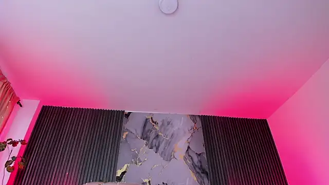 CarolineFyre webcam