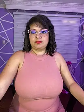 MiiaaJoness webcam