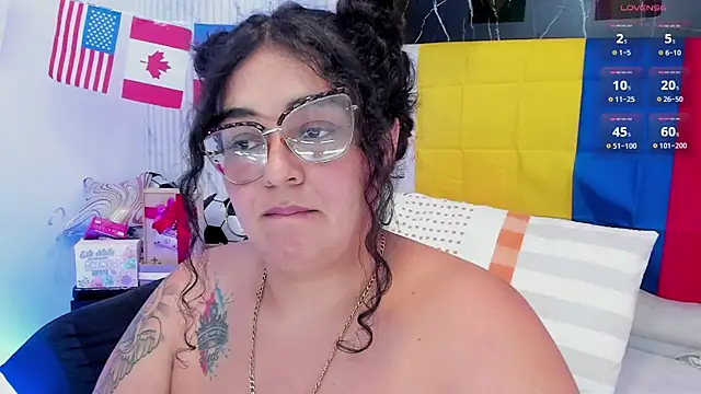 Reginavegaa live cam on StripChat